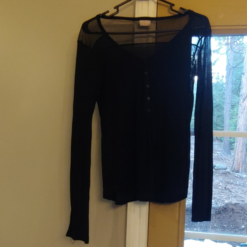Light weight long sleeve sweater